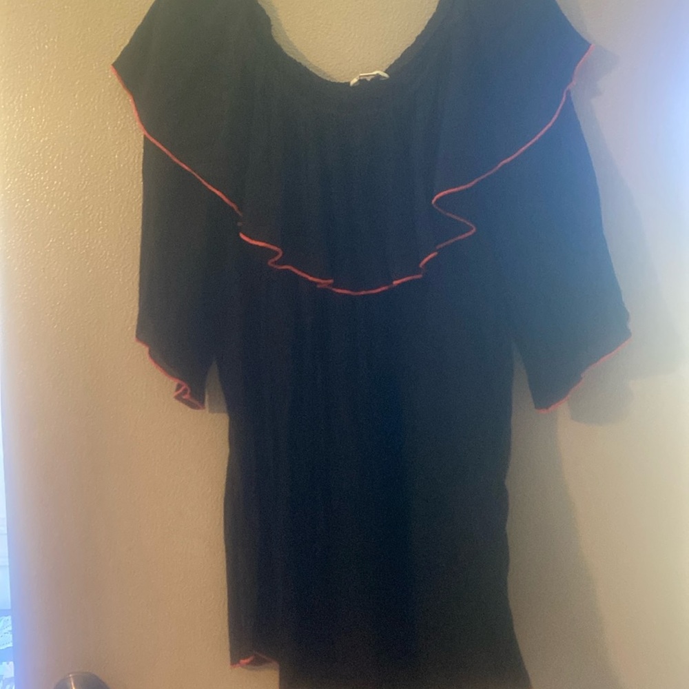 Short sleeve black with hot pink trim
